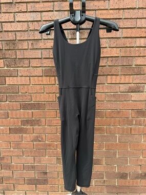 Athleta Salutation Bodysuit Womans Size Small Petite Fit Black Athleisure GUC